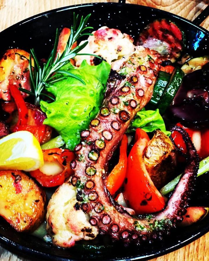 Restauracja I Noclegi Izba Rybacka W Krainie Wygaslych Wulkanow Podgorki Ngoại thất bức ảnh